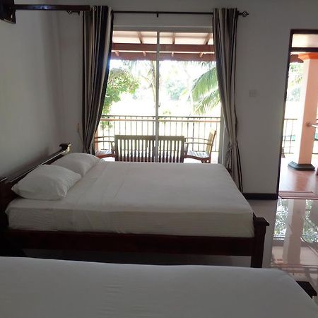 Man Guest Polonnaruwa Hotel Buitenkant foto