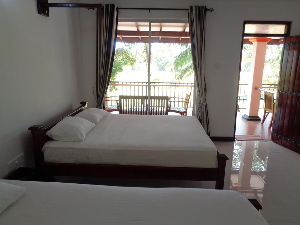 Man Guest Polonnaruwa Hotel Buitenkant foto