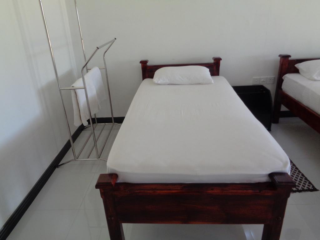 Man Guest Polonnaruwa Hotel Buitenkant foto