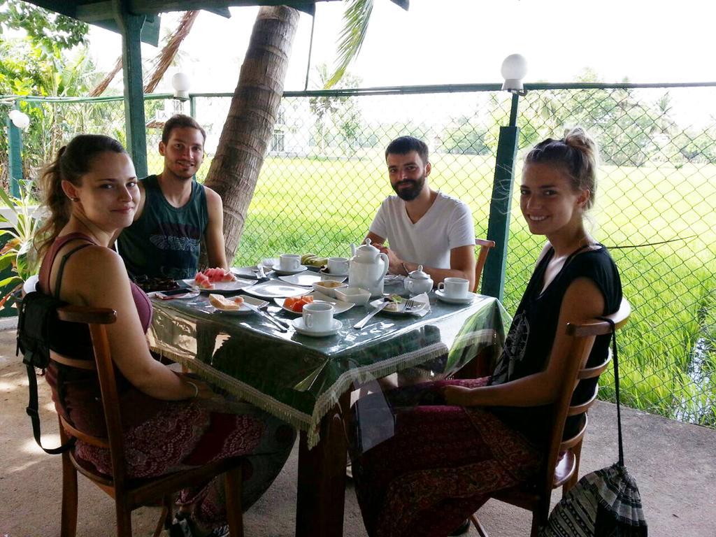 Man Guest Polonnaruwa Hotel Buitenkant foto